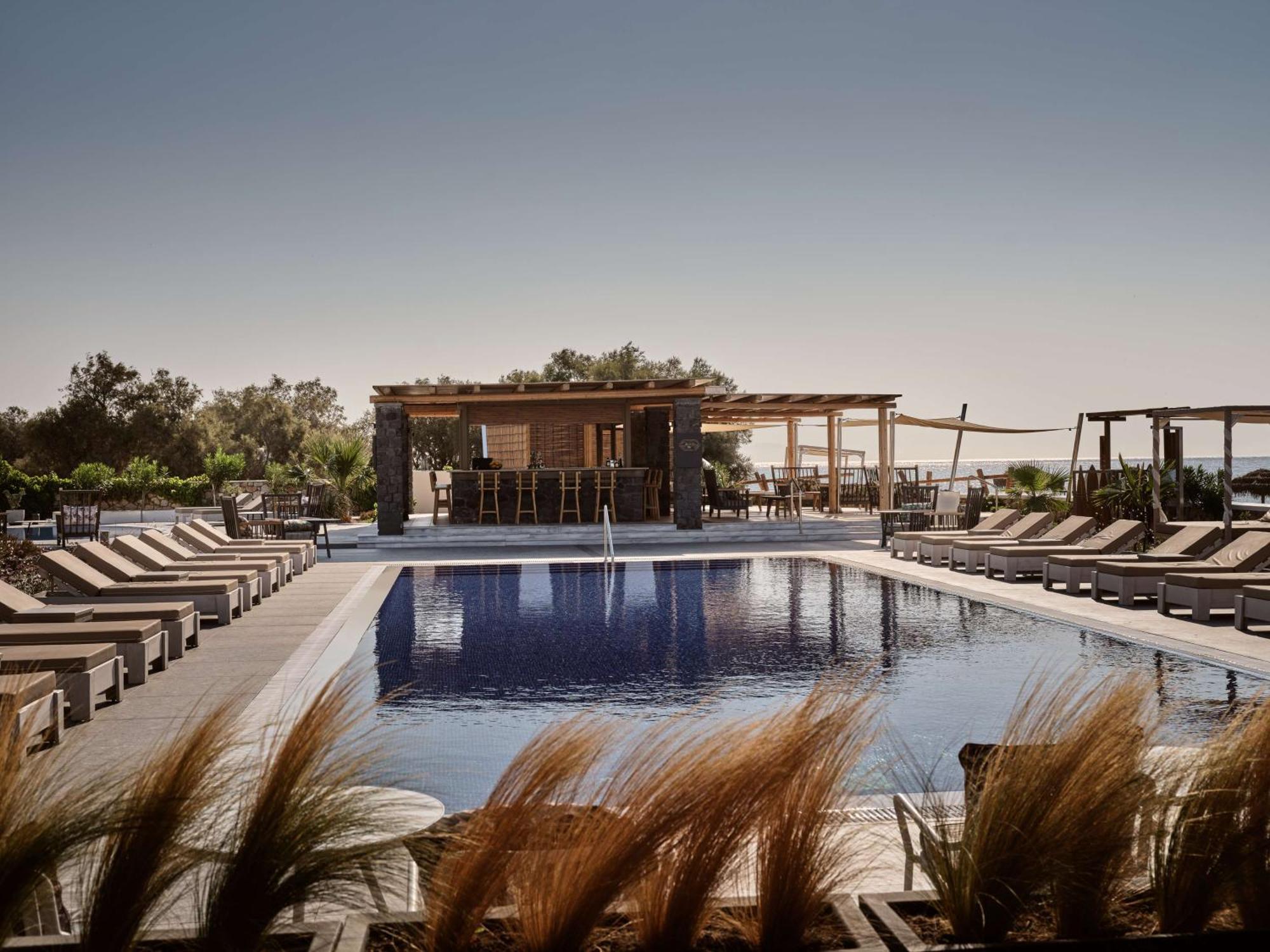 Sea Breeze Santorini Beach Resort, Curio By Hilton Agios Georgios  Kültér fotó