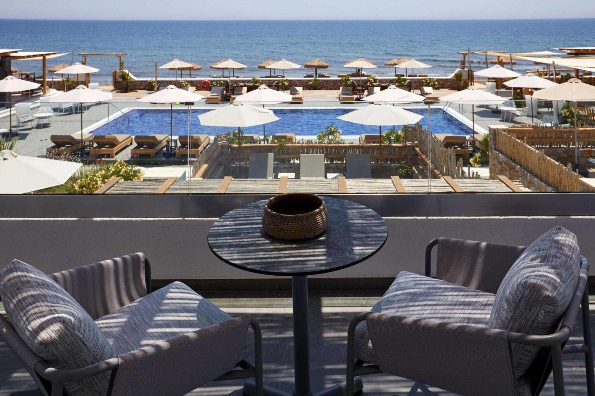 Sea Breeze Santorini Beach Resort, Curio By Hilton Agios Georgios  Kültér fotó
