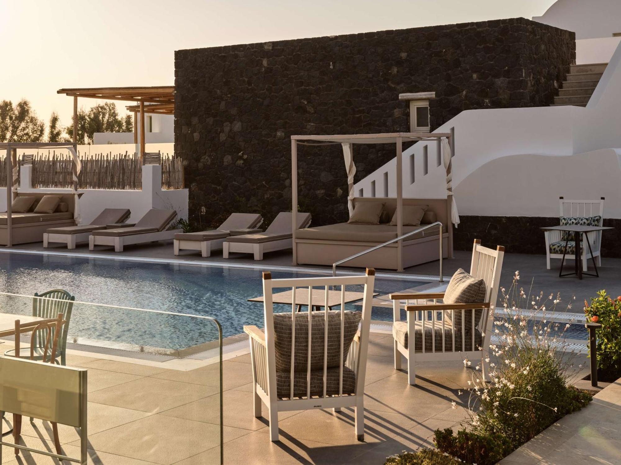 Sea Breeze Santorini Beach Resort, Curio By Hilton Agios Georgios  Kültér fotó