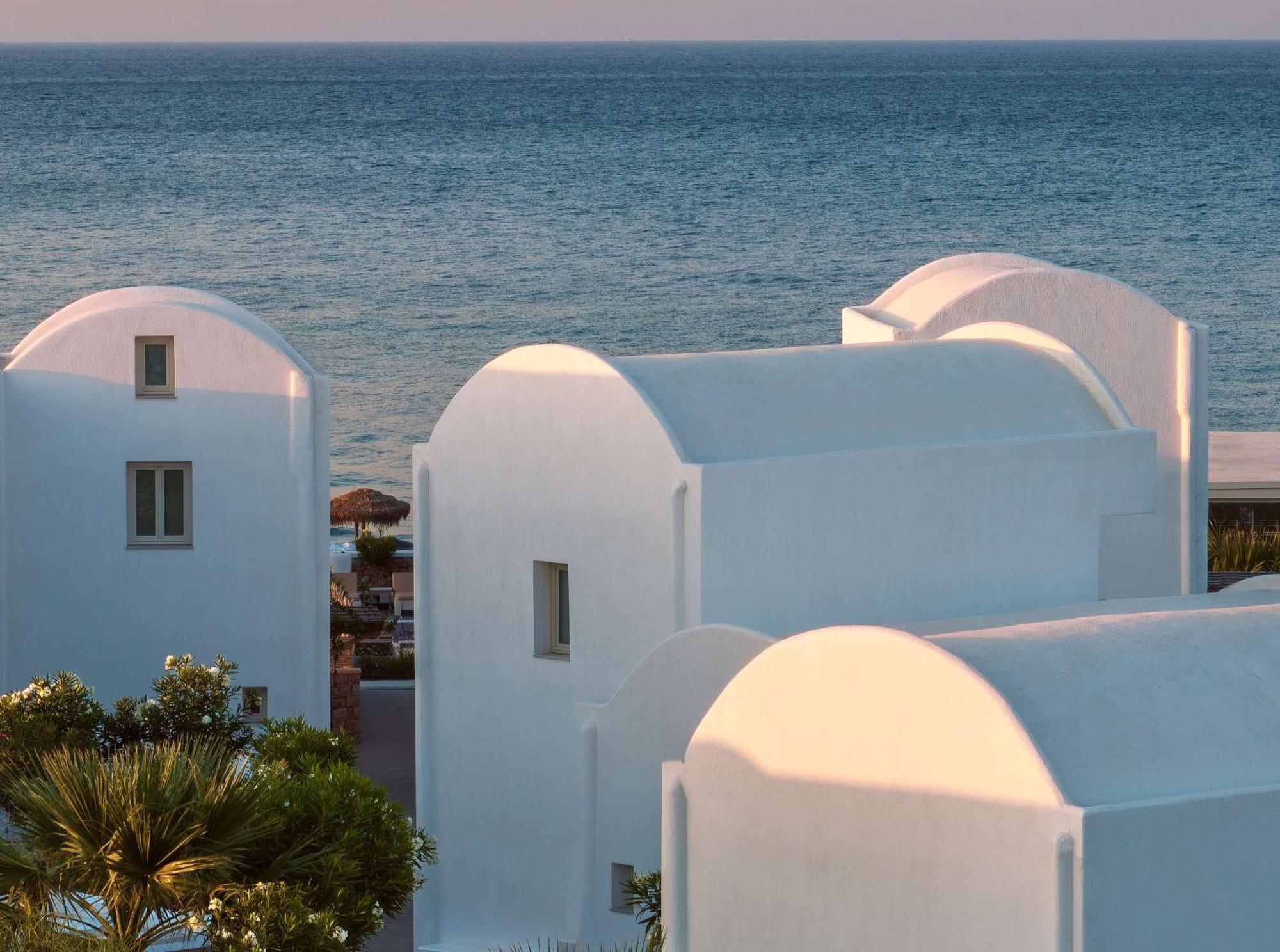 Sea Breeze Santorini Beach Resort, Curio By Hilton Agios Georgios  Kültér fotó