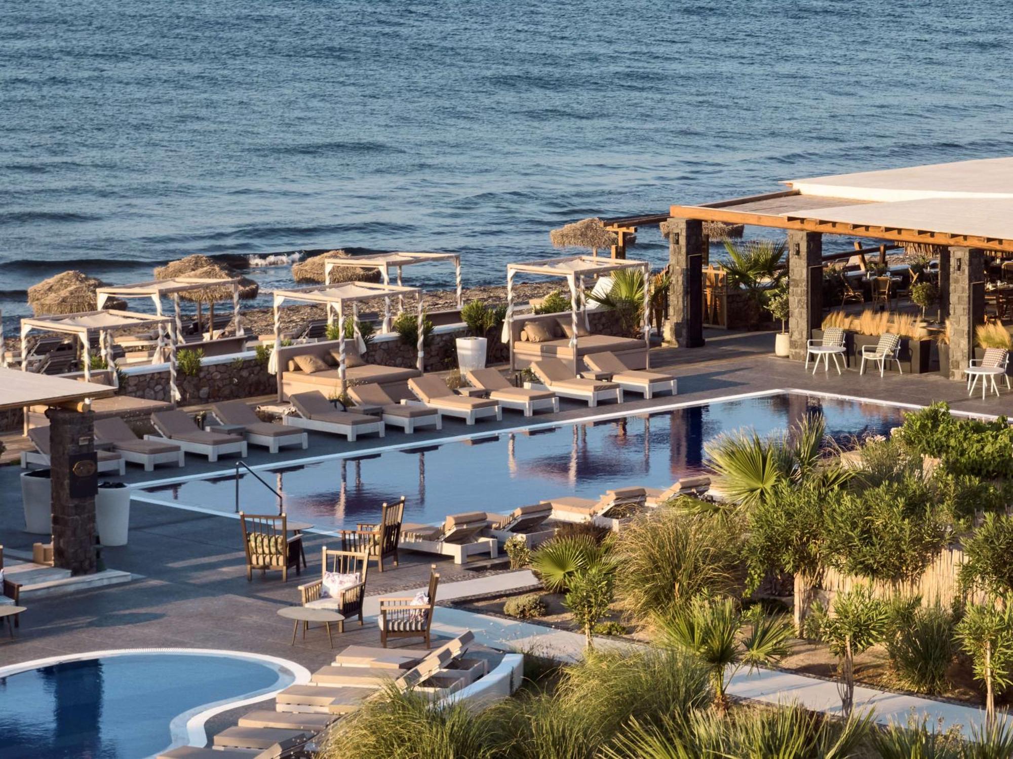 Sea Breeze Santorini Beach Resort, Curio By Hilton Agios Georgios  Kültér fotó