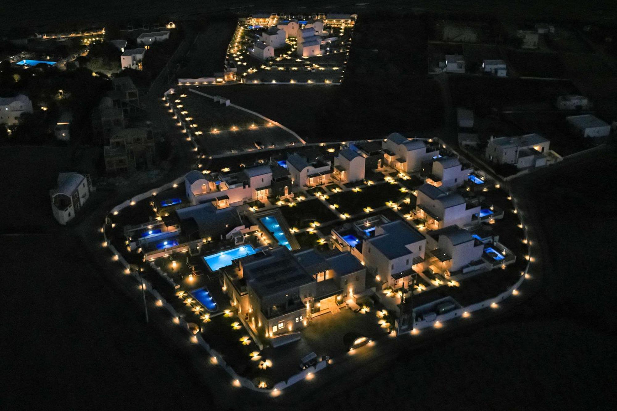 Sea Breeze Santorini Beach Resort, Curio By Hilton Agios Georgios  Kültér fotó
