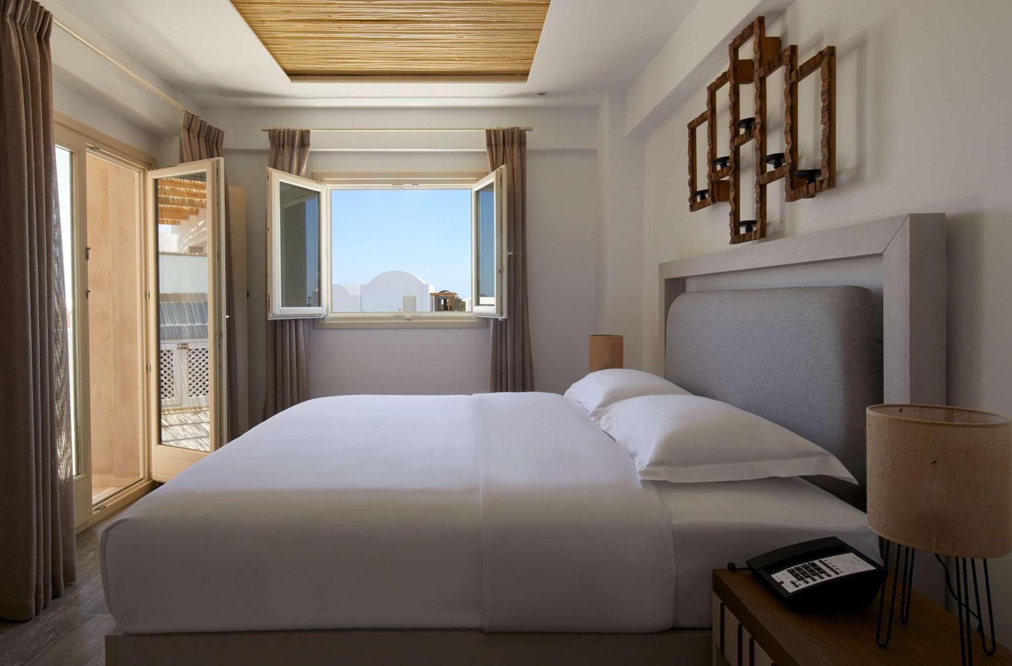 Sea Breeze Santorini Beach Resort, Curio By Hilton Agios Georgios  Kültér fotó